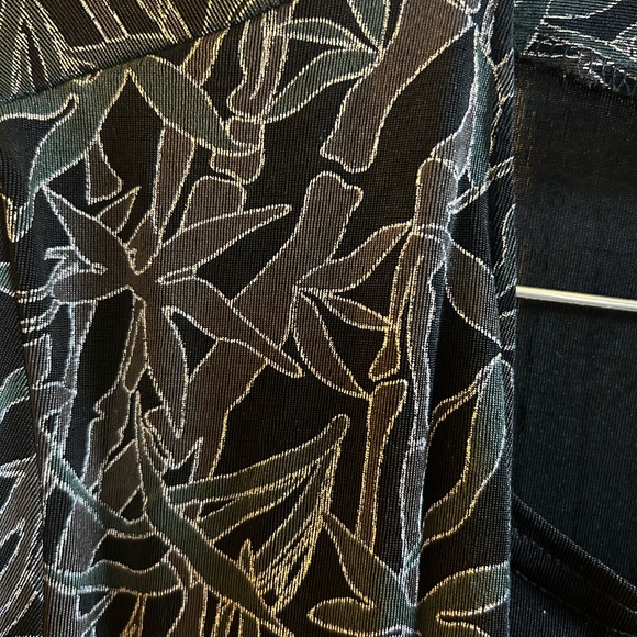 Multiuse knit jacketw/shell in classy bamboo pattern. Excellent like new. - Picture 3 of 3